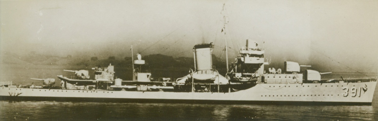 Lost in South Pacific, 11/10/1943. The United States Destroyer Henley which was sunk during October, 1943, as a result of a torpedo explosion. Sinking took place during evening. Credit: Official U.S. Navy photo from ACME;