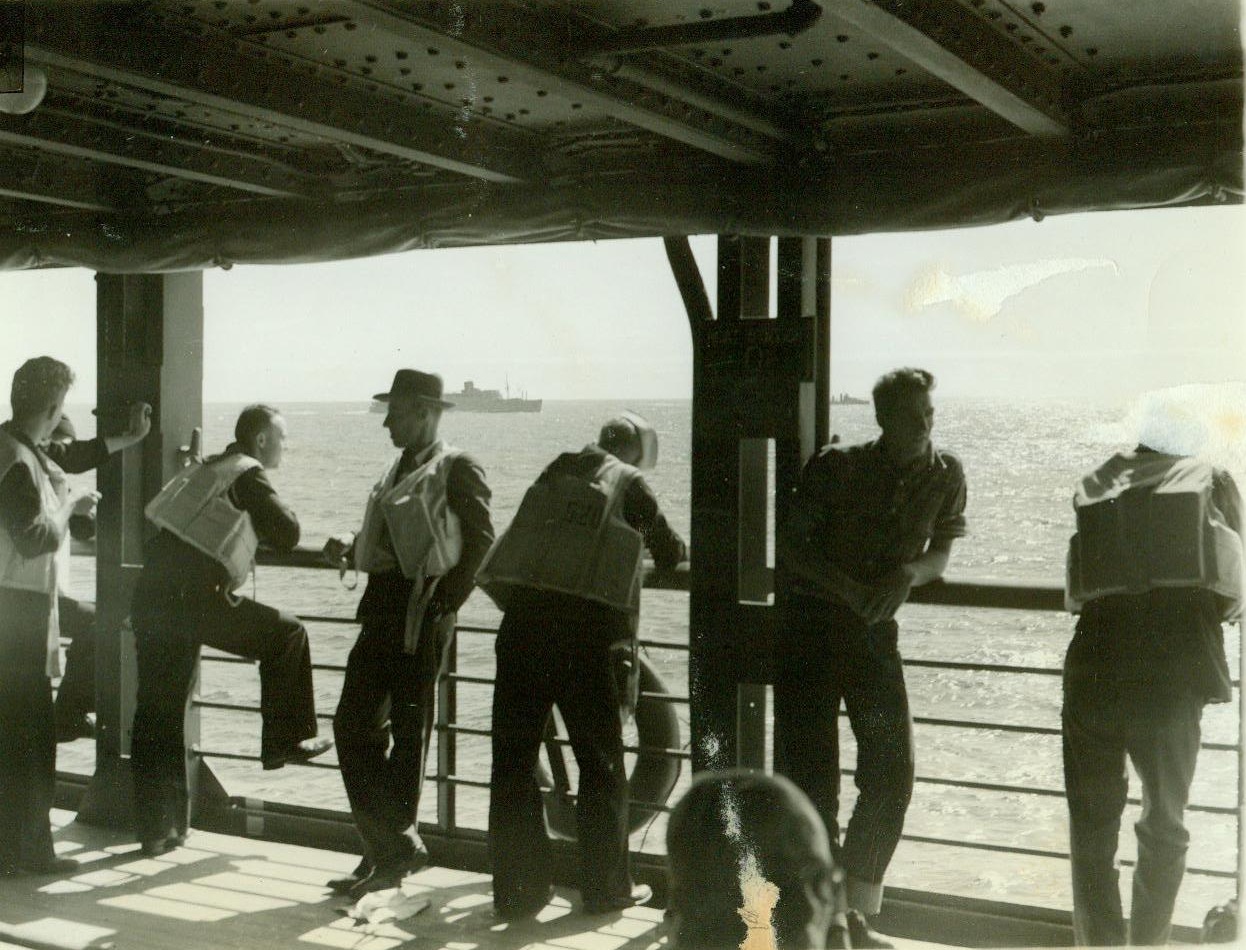 U.S. sends reinforcements to Pacific defenses, 1/3/1942. SOMEWHERE-IN-THE-PACIFIC – Lining the … of a giant transport, soldiers, sailors and civilian technicians watch a fellow transport and its accompanying destroyer in the distance as they head for the Pacific war zone to support U.S. forces in the battle against the Japanese. One of the first pictures released by Navy censors showing dispatch of reinforcements to Pacific forces, the photo was made by an ACME staff cameraman. CREDIT LINE (ACME) 1-3-42;