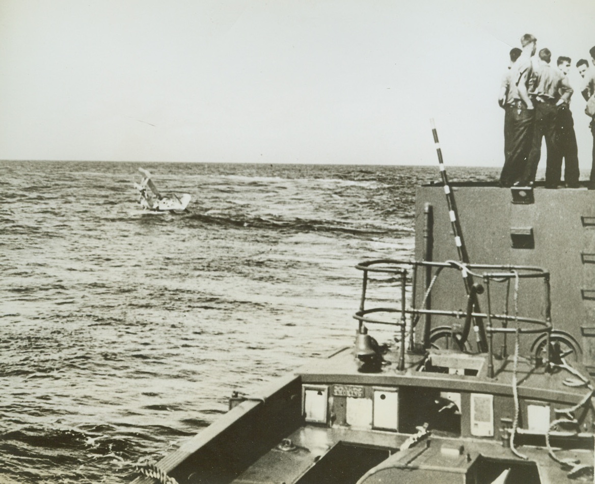 U.S. plane crashes during attack on Jap islands somewhere in the Pacific, 2/18/1942. SOMEWHERE IN THE PACIFIC – a plane from a U.S. cruiser, as it crashed in a forced landing after it had suffered damage in the U.S. Navy attack on the Japanese mandated Gilbert and Marshall islands. Credit line (ACME);