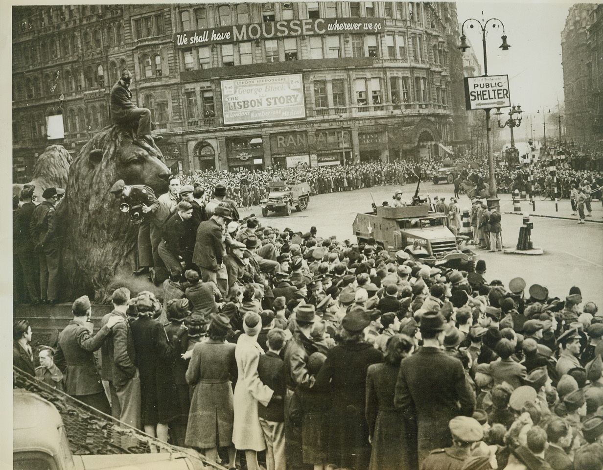 U.S. Troops in "Salute the Soldier" Parade, 4/7/1944. LONDON -- U.S. troops pass through Trafalger Square on the way to the Mall in support of the "Salute the Soldier" ware savings drive. They are the first foreign troops to march through London in full battle kit. Credit: (ACME);