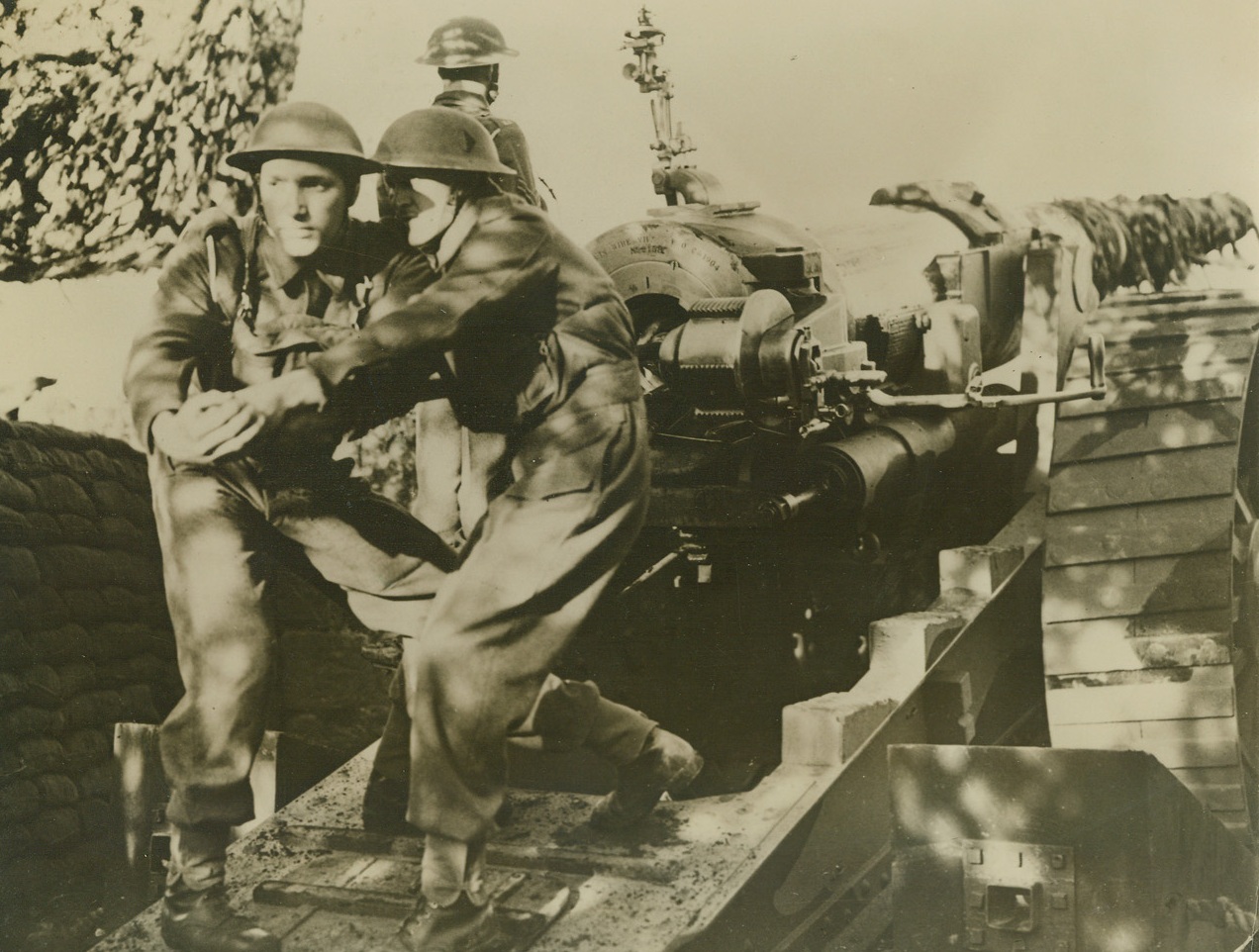 In Defense of the Scottish Coast, 12/27/1940  Scotland -- A shell is rammed into the breech of a six-inch gun during gunnery practice along the east coast of Scotland. Credit: ACME;